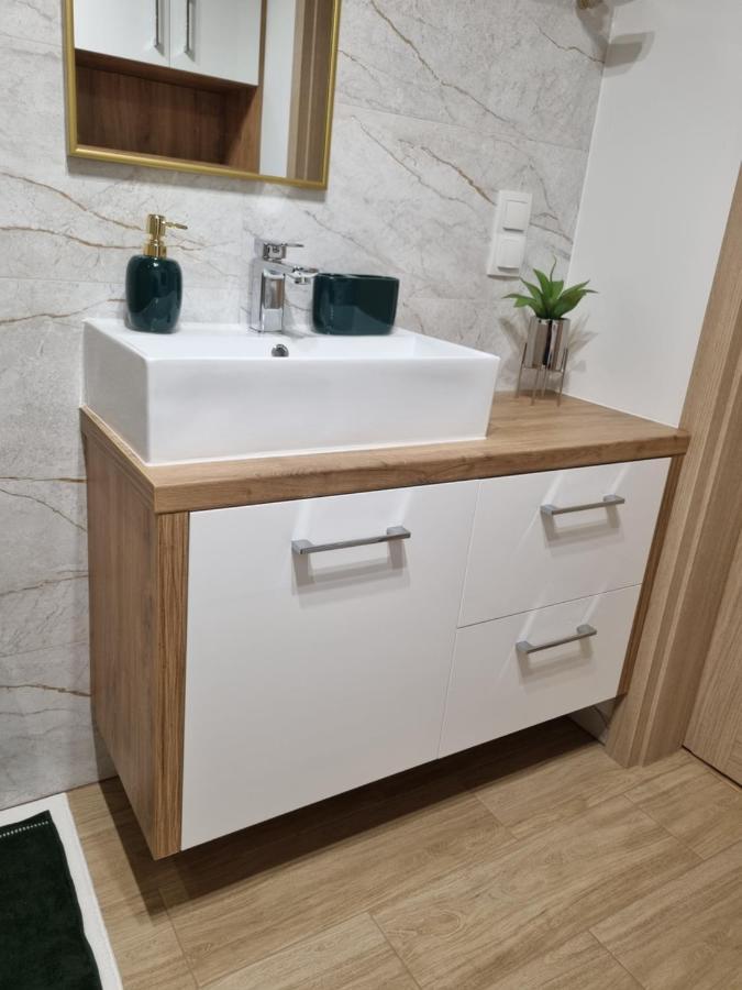 Apartament Sloneczny -Sciegiennego Kielce Bagian luar foto